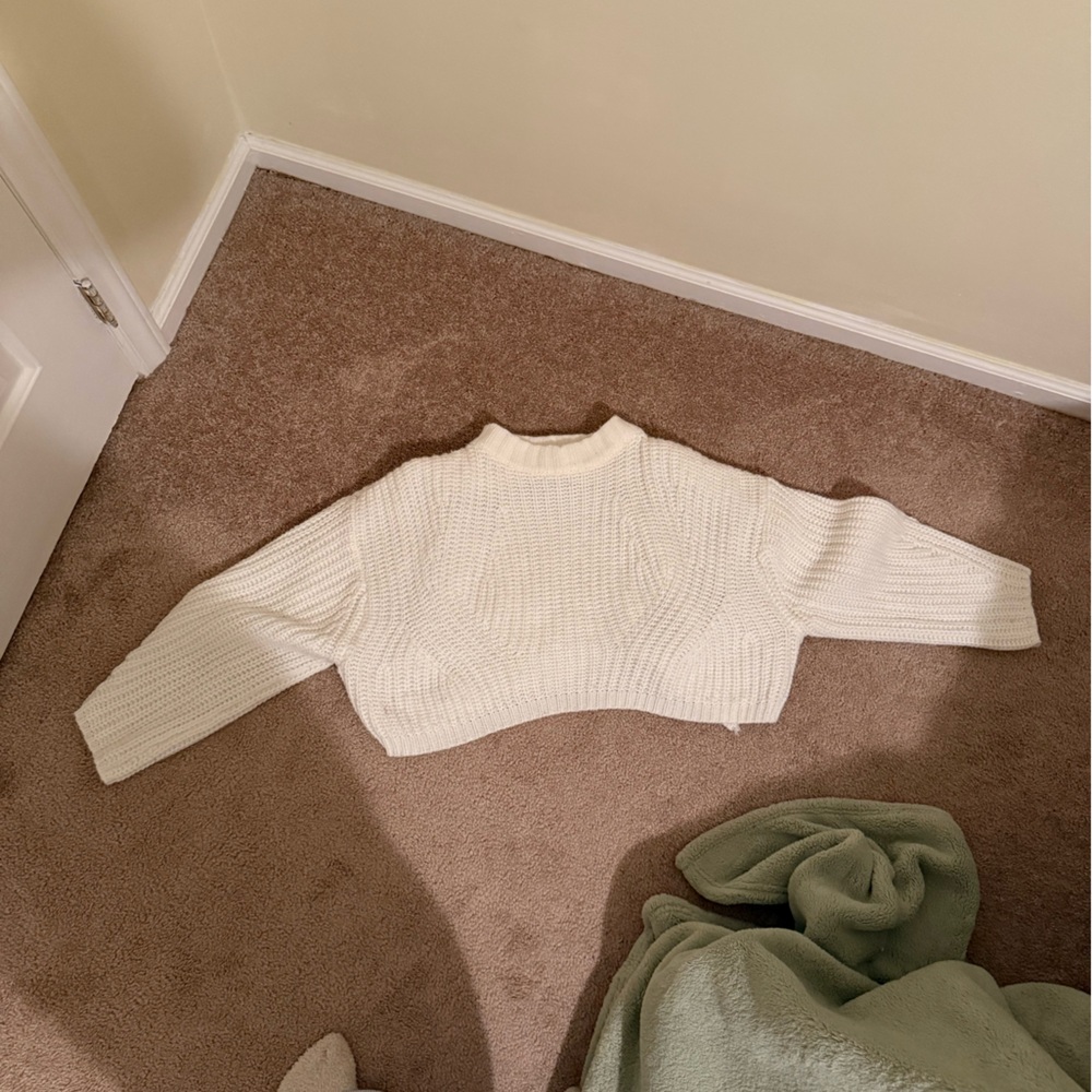 Cozy White Women’s Cropped Sweater